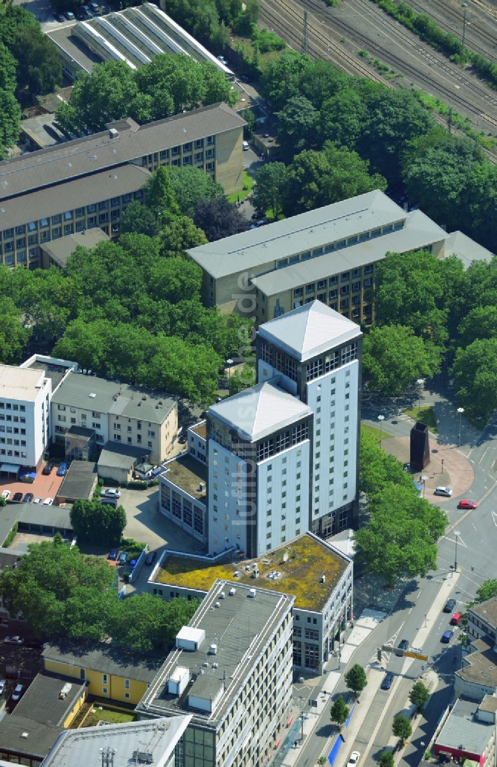 Bochum von oben - Hochhaus - Türme des Hotels park inn am Ostring / Massenbergstraße in der Innenstadt von Bochum in Nordrhein-Westfalen