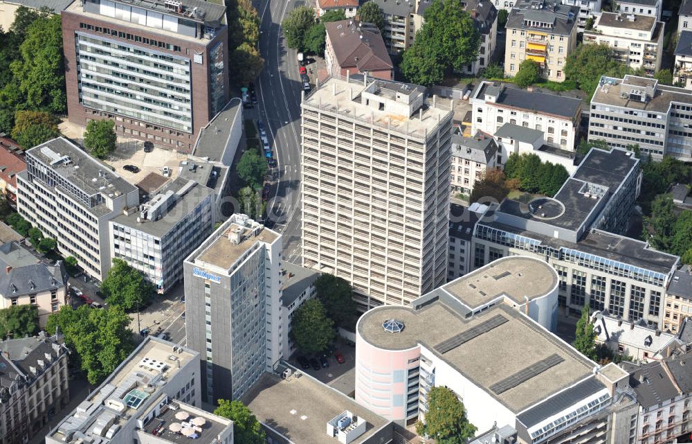 Frankfurt am Main aus der Vogelperspektive: Hochhaus Turmcenter und Parkhaus in Frankfurt am Main