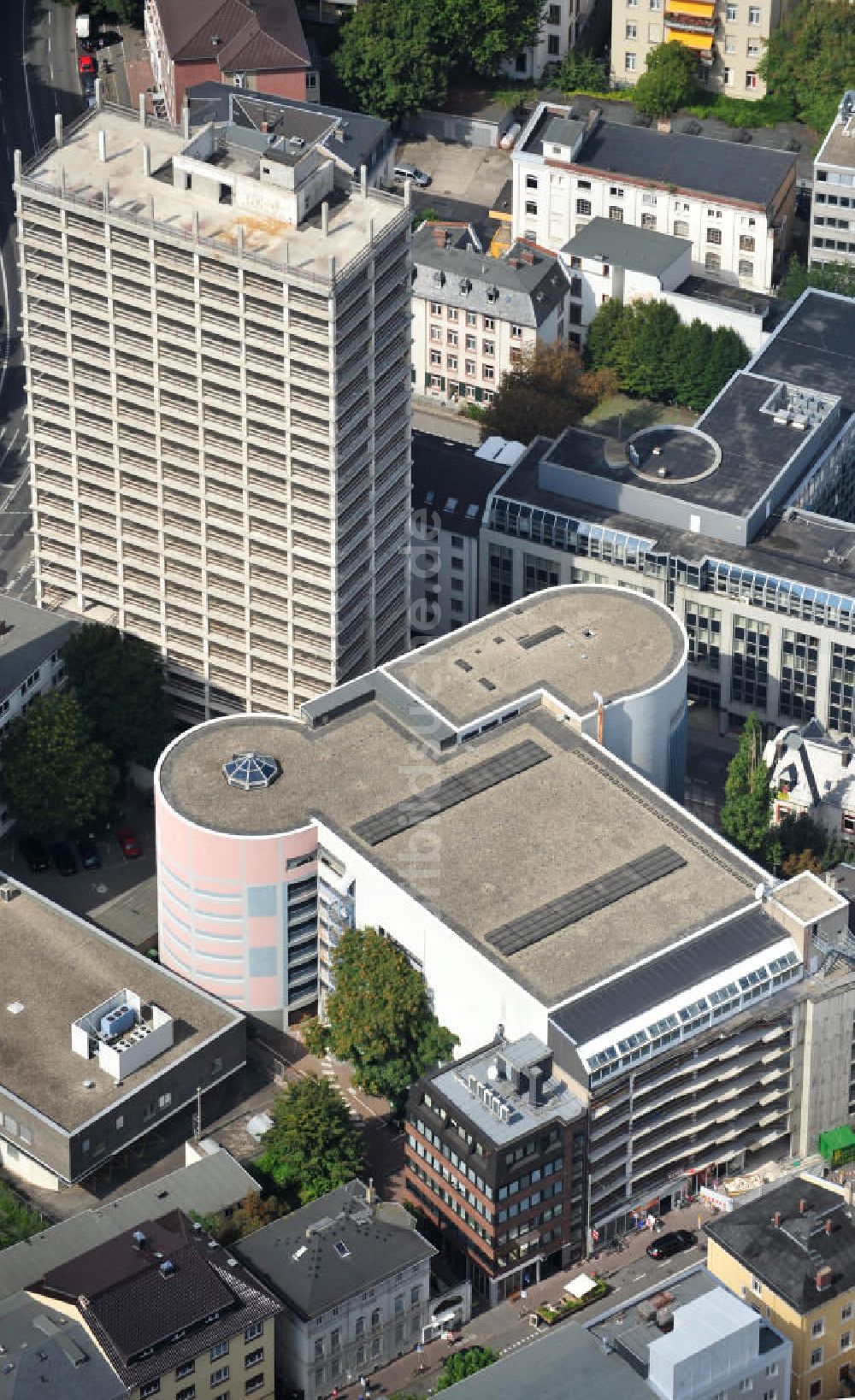 Luftbild Frankfurt am Main - Hochhaus Turmcenter und Parkhaus in Frankfurt am Main