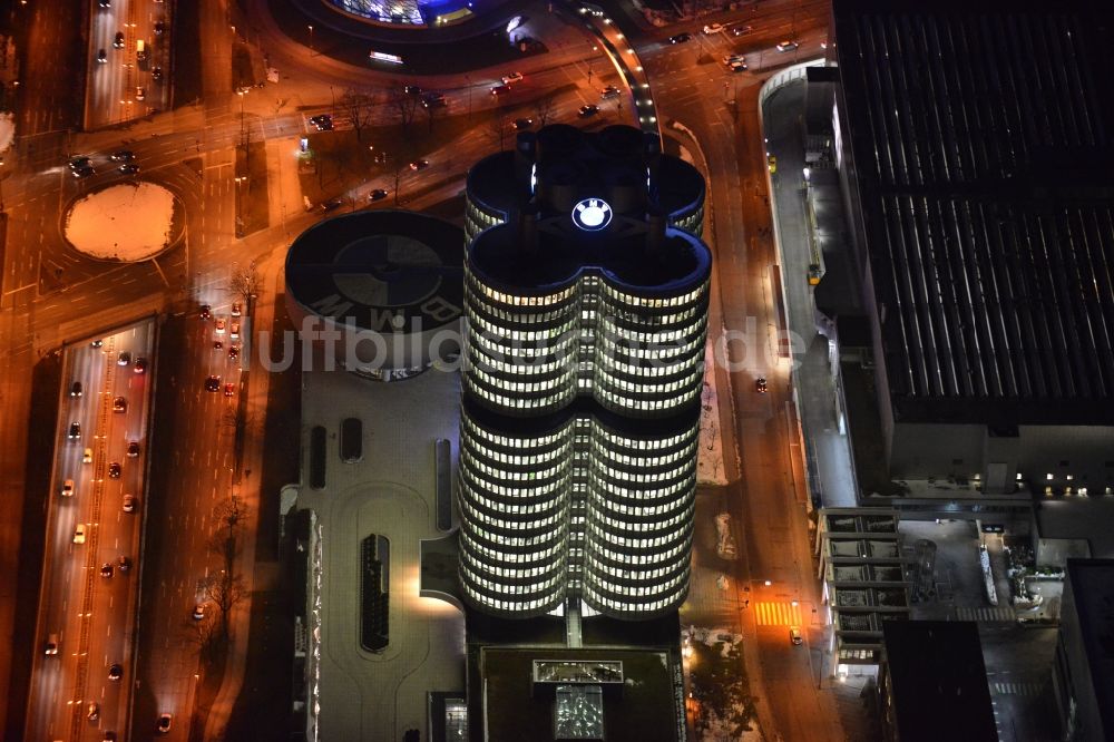 München aus der Vogelperspektive: Hochhaus Vierzylinder am BMW-Werk München im Stadtteil Milbertshofen in München im Bundesland Bayern