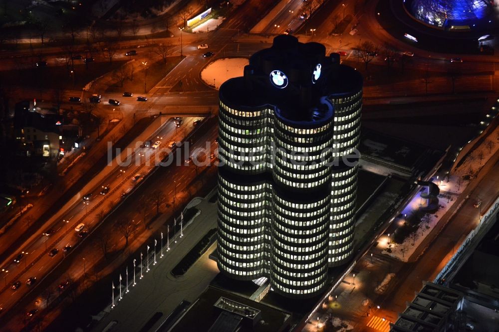 Luftaufnahme München - Hochhaus Vierzylinder am BMW-Werk München im Stadtteil Milbertshofen in München im Bundesland Bayern