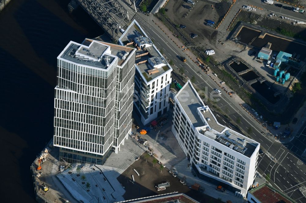 Luftbild Hamburg - Hochhaus WATERMARK und Intelligent Quarters in der Hafen City in Hamburg, Deutschland