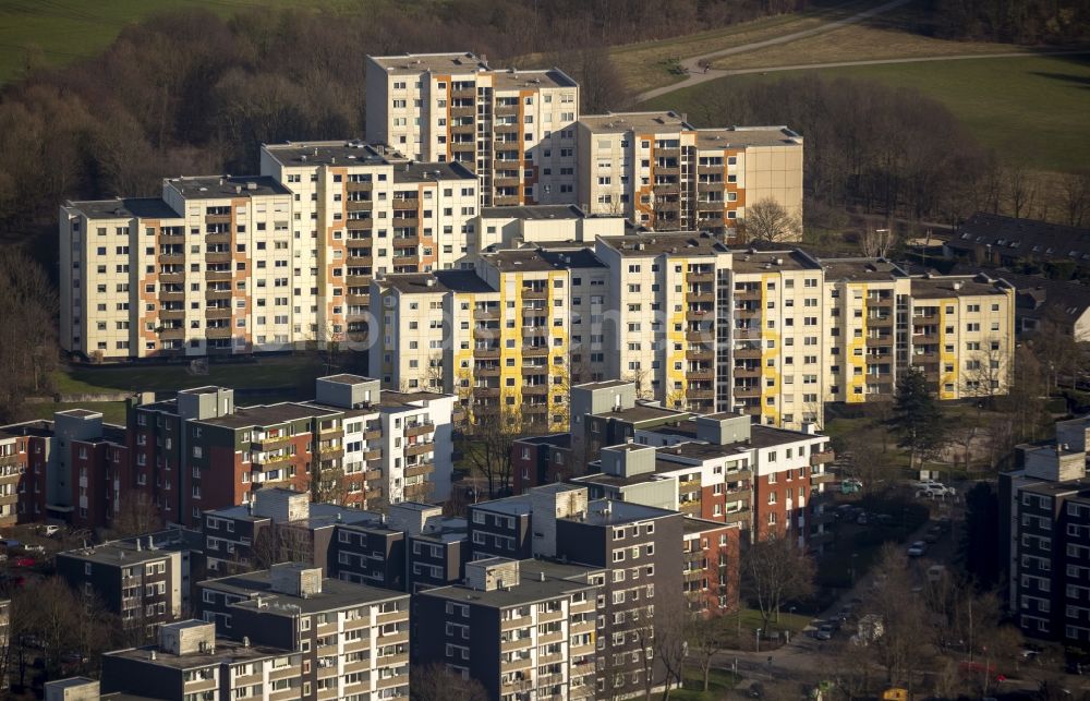 Essen aus der Vogelperspektive: Hochhaus- Wohngebietssiedlung im Stadtteil Horst am Bonhoefferweg in Essen im Bundesland Nordrhein-Westfalen