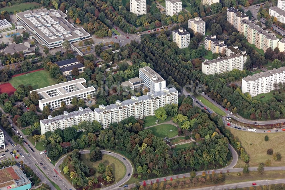 Luftaufnahme München - Hochhaus- Wohngebäude an der Sigfried-Mollier-Straße in München Neuperlach im Bundesland Bayern