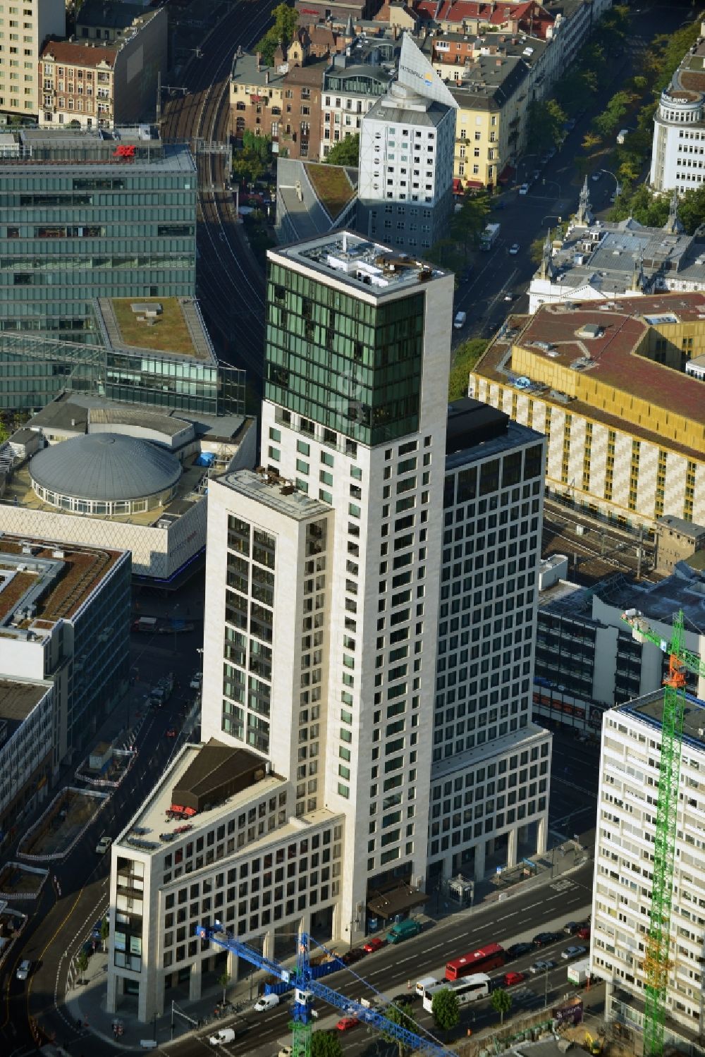 Berlin aus der Vogelperspektive: Hochhaus Zoofenster in der City West in Charlottenburg am Bahnhof ZOO