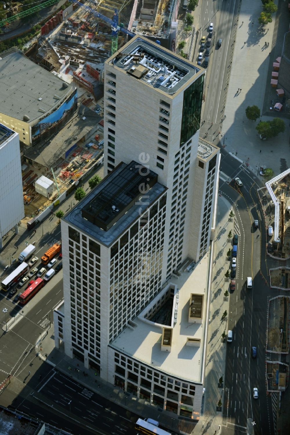 Berlin aus der Vogelperspektive: Hochhaus Zoofenster in der City West in Charlottenburg am Bahnhof ZOO