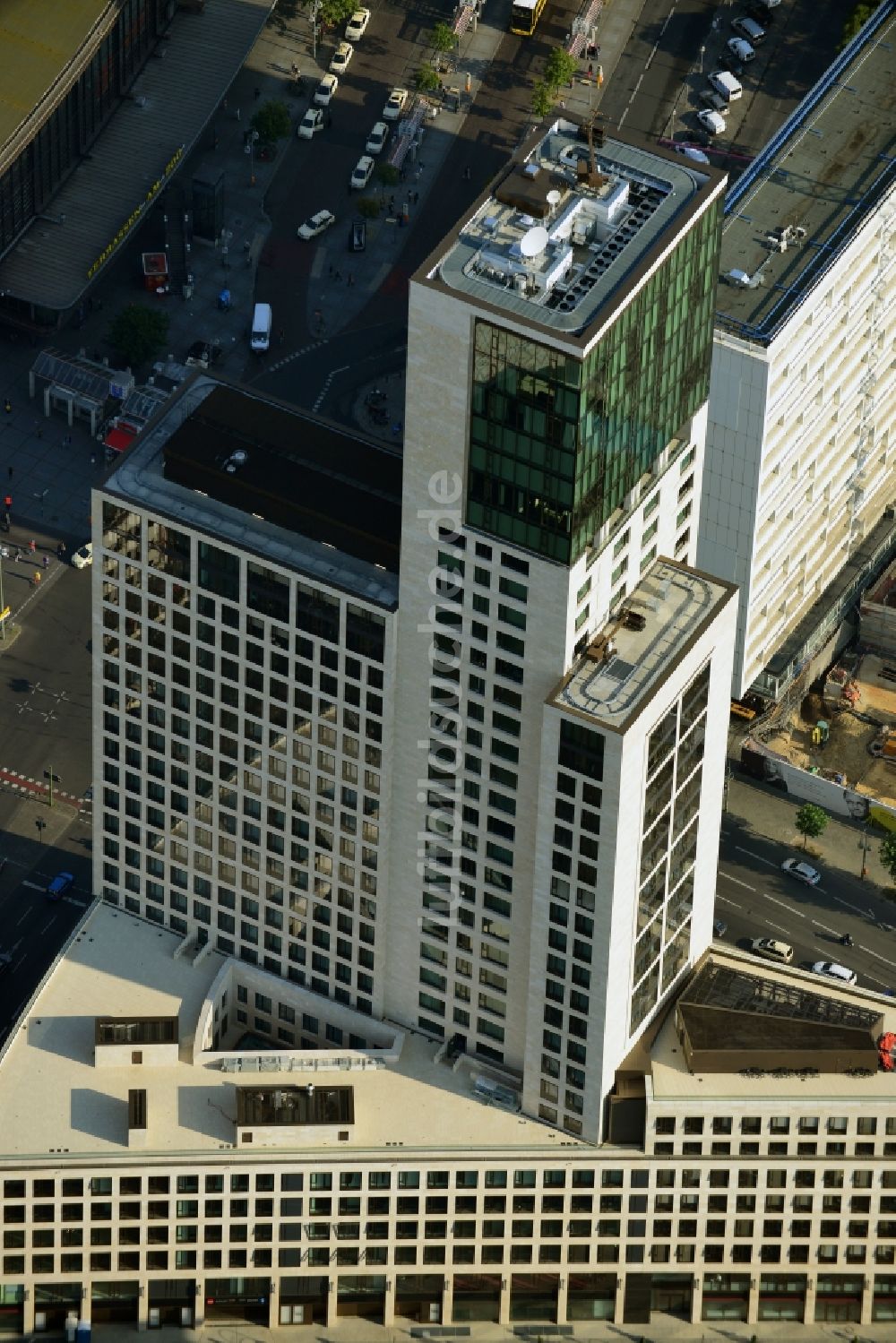 Berlin aus der Vogelperspektive: Hochhaus Zoofenster in der City West in Charlottenburg am Bahnhof ZOO