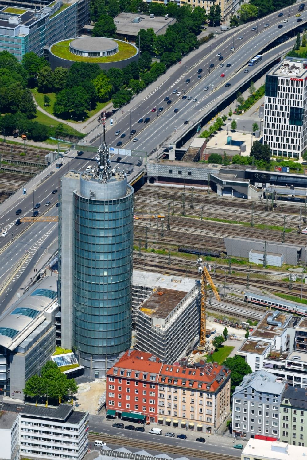 München aus der Vogelperspektive: Hochhauses Central Tower in München im Bundesland Bayern