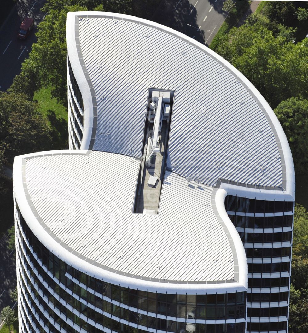 Düsseldorf von oben - Hochhausgebäude Sky Office in Düsseldorf im Bundesland Nordrhein-Westfalen, Deutschland