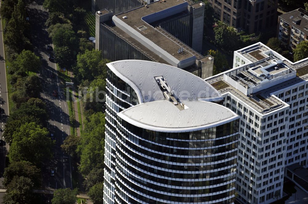 Düsseldorf von oben - Hochhausgebäude Sky Office in Düsseldorf im Bundesland Nordrhein-Westfalen, Deutschland