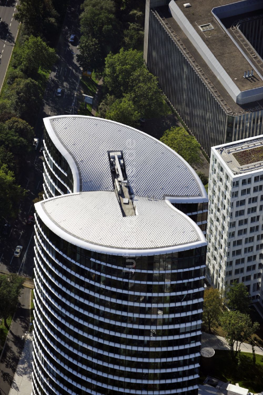 Düsseldorf aus der Vogelperspektive: Hochhausgebäude Sky Office in Düsseldorf im Bundesland Nordrhein-Westfalen, Deutschland