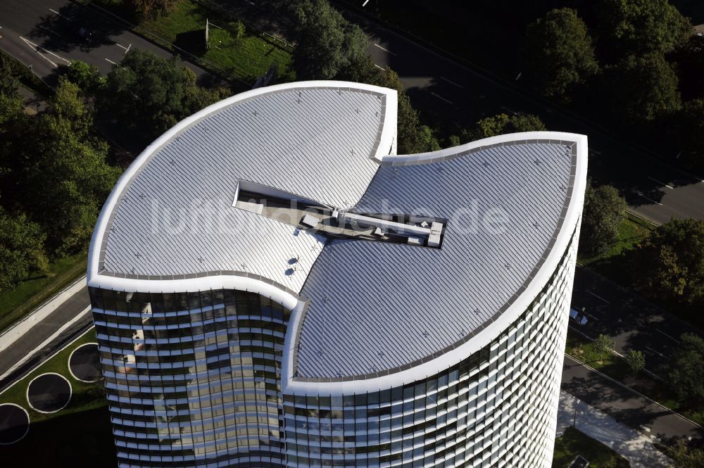 Luftaufnahme Düsseldorf - Hochhausgebäude Sky Office in Düsseldorf im Bundesland Nordrhein-Westfalen, Deutschland