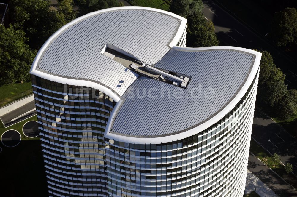 Düsseldorf von oben - Hochhausgebäude Sky Office in Düsseldorf im Bundesland Nordrhein-Westfalen, Deutschland