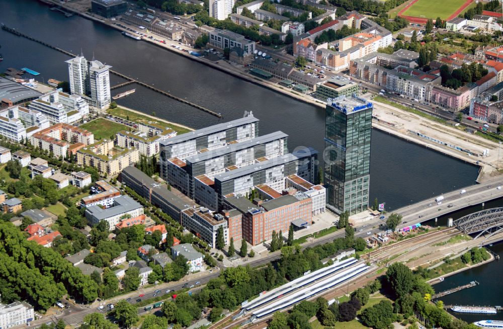 Berlin von oben - Hochhausgebäude Treptower in Berlin, Deutschland