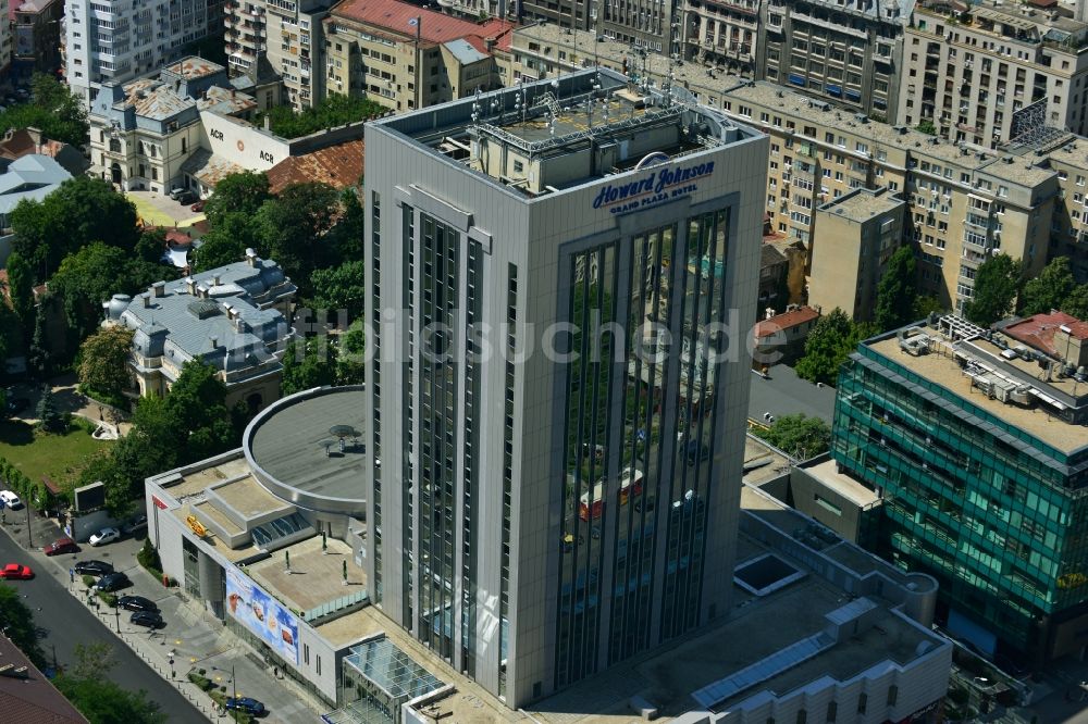 Luftbild Bukarest - Hochhausneubau des Hotel Howard Johnson Grand Plaza an der Calea Doroban?ilor im Stadtzentrum der Hauptstadt Bukarest in Rumänien