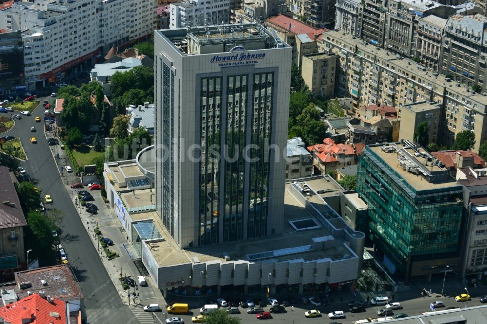 Luftaufnahme Bukarest - Hochhausneubau des Hotel Howard Johnson Grand Plaza an der Calea Doroban?ilor im Stadtzentrum der Hauptstadt Bukarest in Rumänien