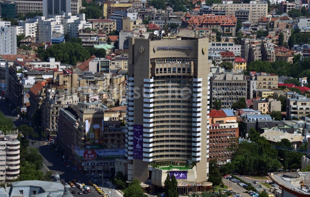 Bukarest aus der Vogelperspektive: Hochhausneubau des Intercontinental Hotel am Bulevardul Nicolae Balcescu im Stadtzentrum der Hauptstadt Bukarest in Rumänien