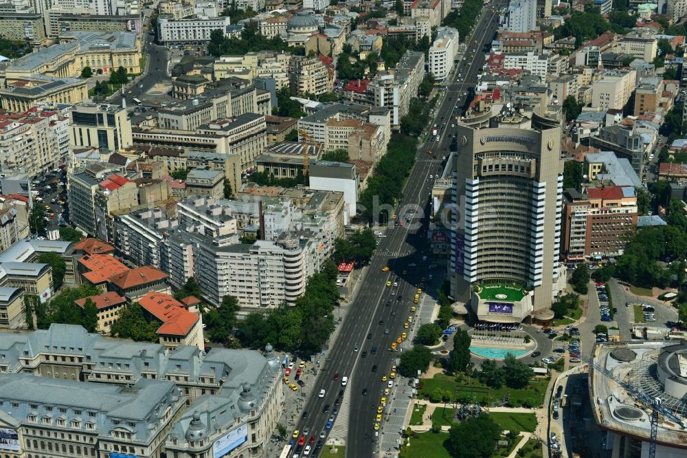 Bukarest von oben - Hochhausneubau des Intercontinental Hotel am Bulevardul Nicolae Balcescu im Stadtzentrum der Hauptstadt Bukarest in Rumänien