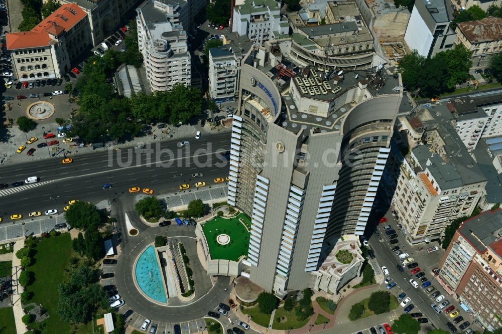 Luftbild Bukarest - Hochhausneubau des Intercontinental Hotel am Bulevardul Nicolae Balcescu im Stadtzentrum der Hauptstadt Bukarest in Rumänien