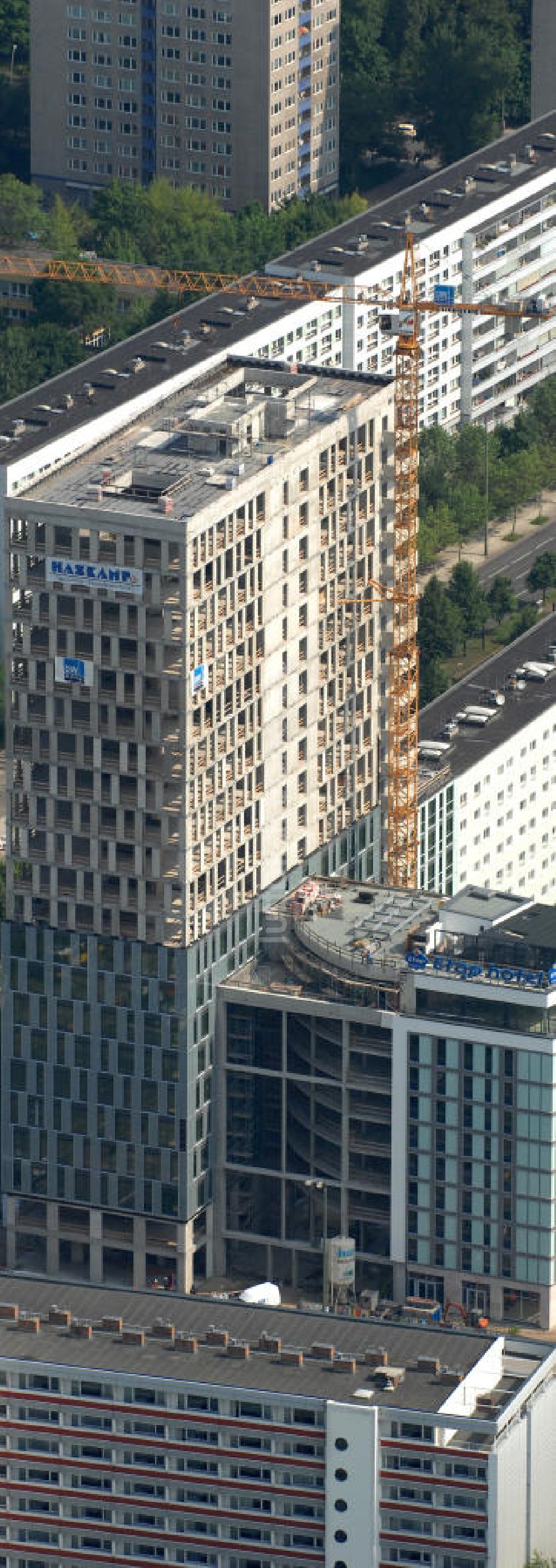 Luftaufnahme Berlin - Hochhausneubau an der Mollstrasse in Berlin - Mitte