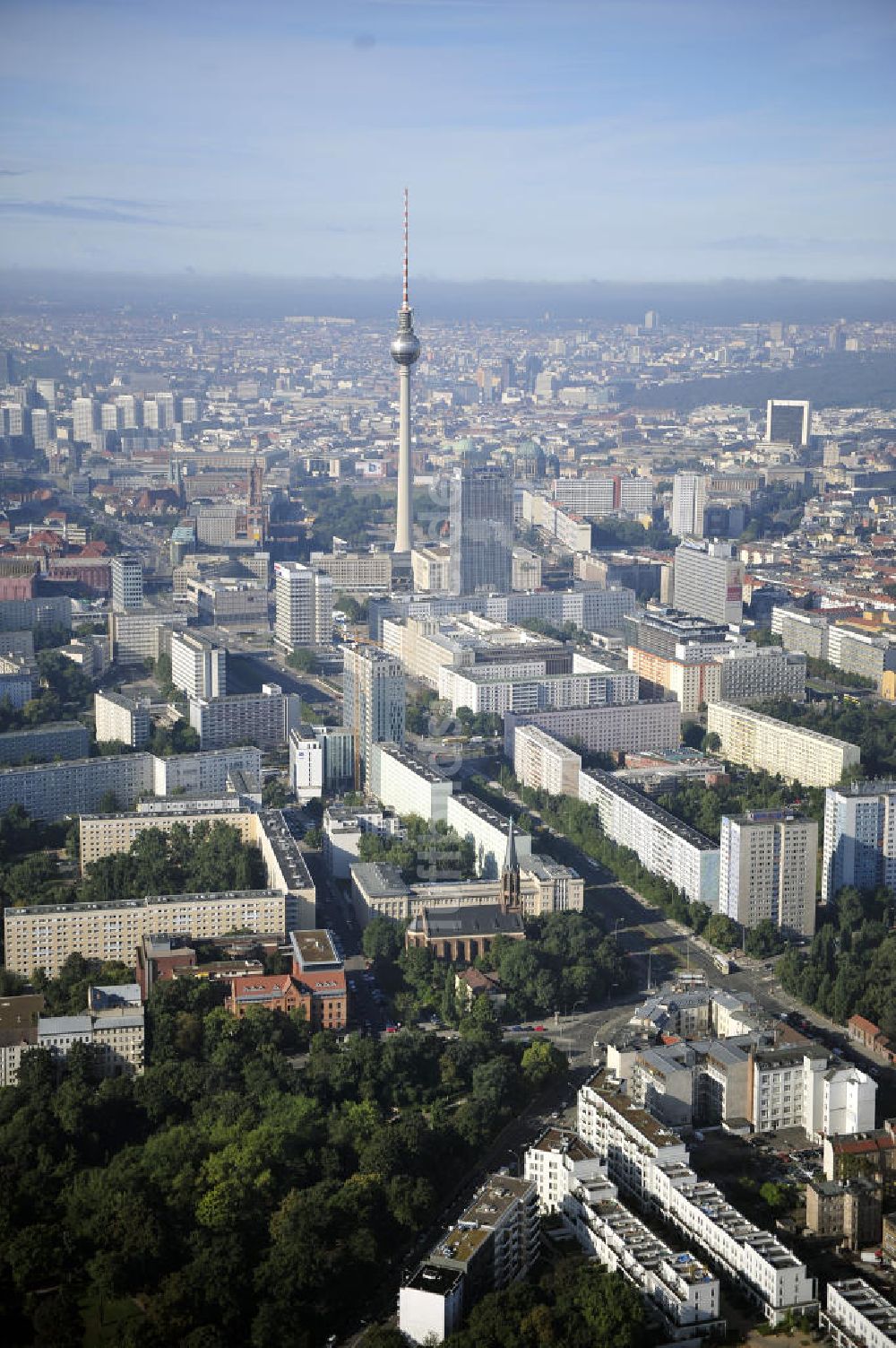 Luftaufnahme Berlin - Hochhausneubau an der Mollstrasse in Berlin - Mitte