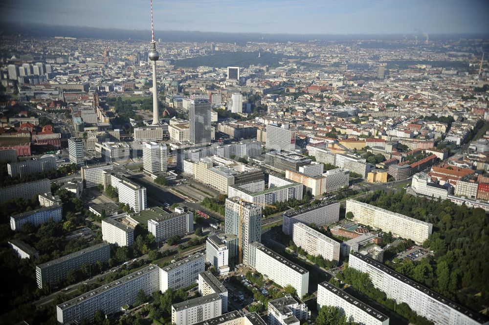 Luftaufnahme Berlin - Hochhausneubau an der Mollstrasse in Berlin - Mitte