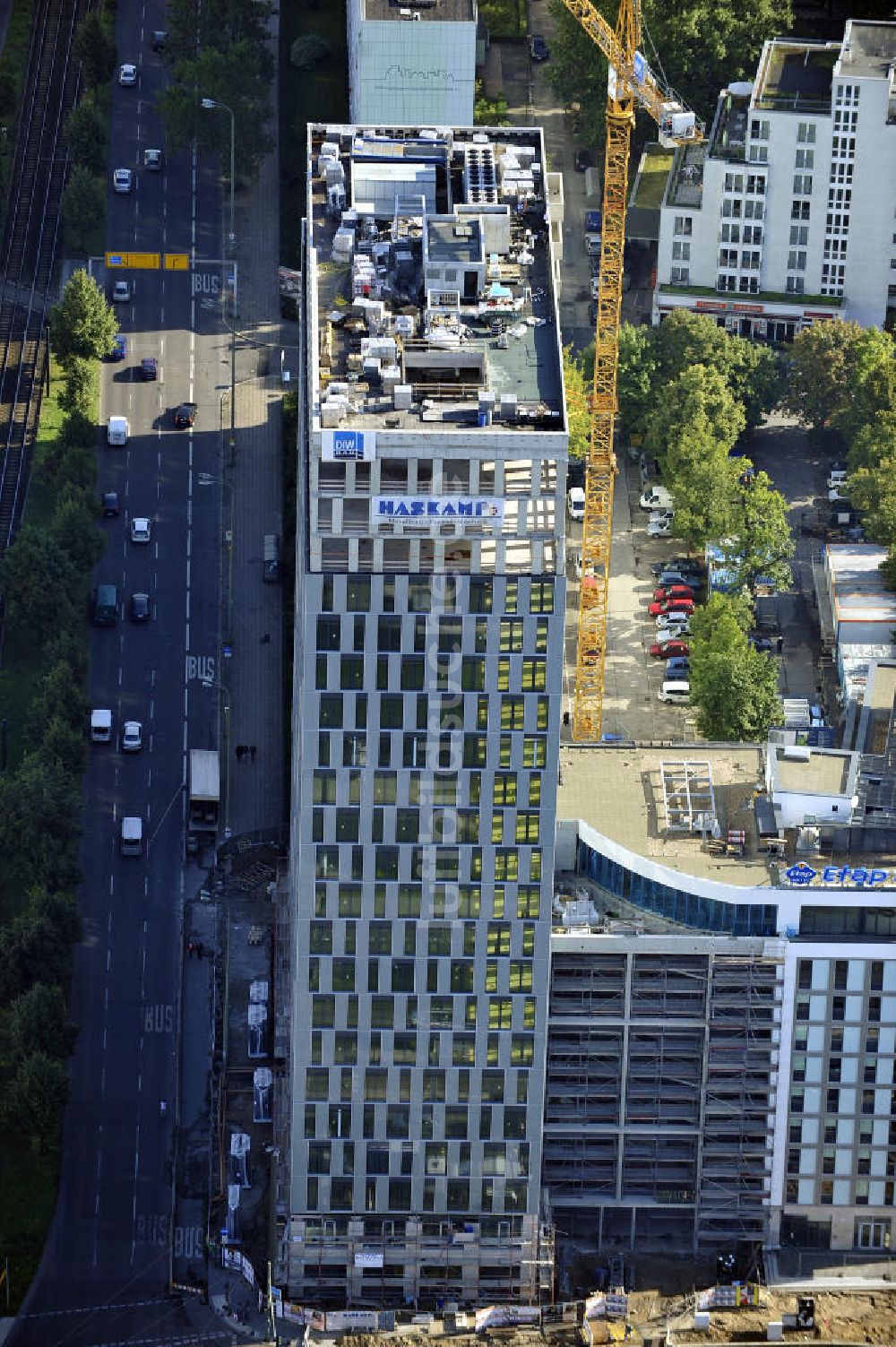 Luftaufnahme Berlin - Hochhausneubau an der Mollstrasse in Berlin - Mitte