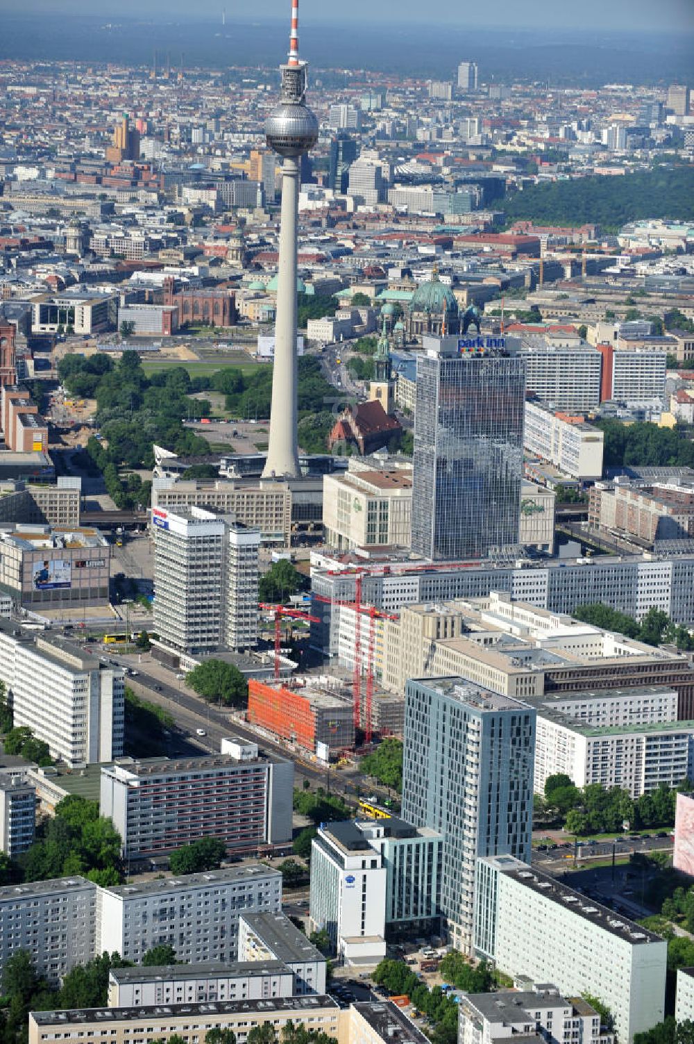 Luftaufnahme Berlin Mitte - Hochhausneubau an der Mollstrasse in Berlin - Mitte