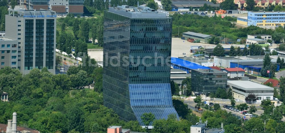 Bukarest von oben - Hochhausneubau der UniCredit ?iriac Bank (Sediul central) am Bulevardul Expozi?iei in Bukarest in Rumänien