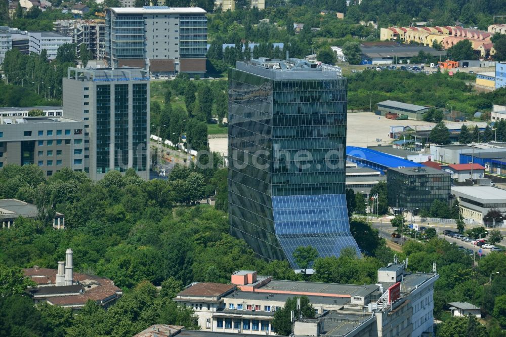 Bukarest aus der Vogelperspektive: Hochhausneubau der UniCredit ?iriac Bank (Sediul central) am Bulevardul Expozi?iei in Bukarest in Rumänien