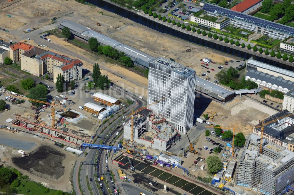 Berlin aus der Vogelperspektive: Hochhausprojekt Tour Total Berlin im Berliner Ortsteil Moabit in Berlin