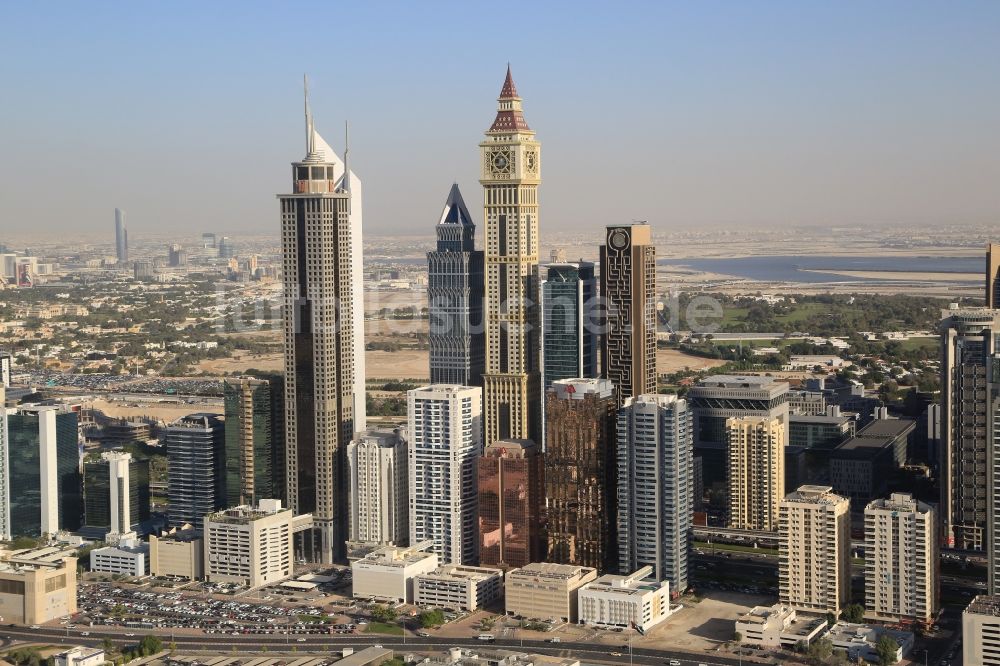 Dubai von oben - Hochhäuser und Emerates Towers im International Financial Center in Dubai in Vereinigte Arabische Emirate