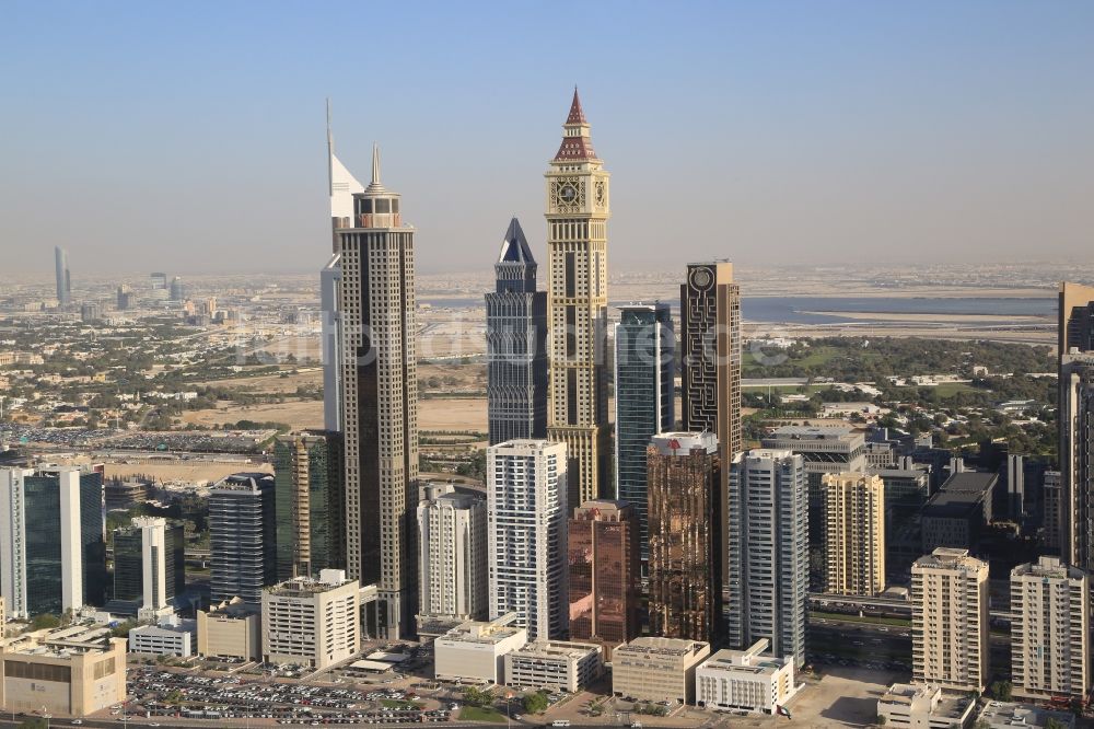 Dubai aus der Vogelperspektive: Hochhäuser und Emerates Towers im International Financial Center in Dubai in Vereinigte Arabische Emirate