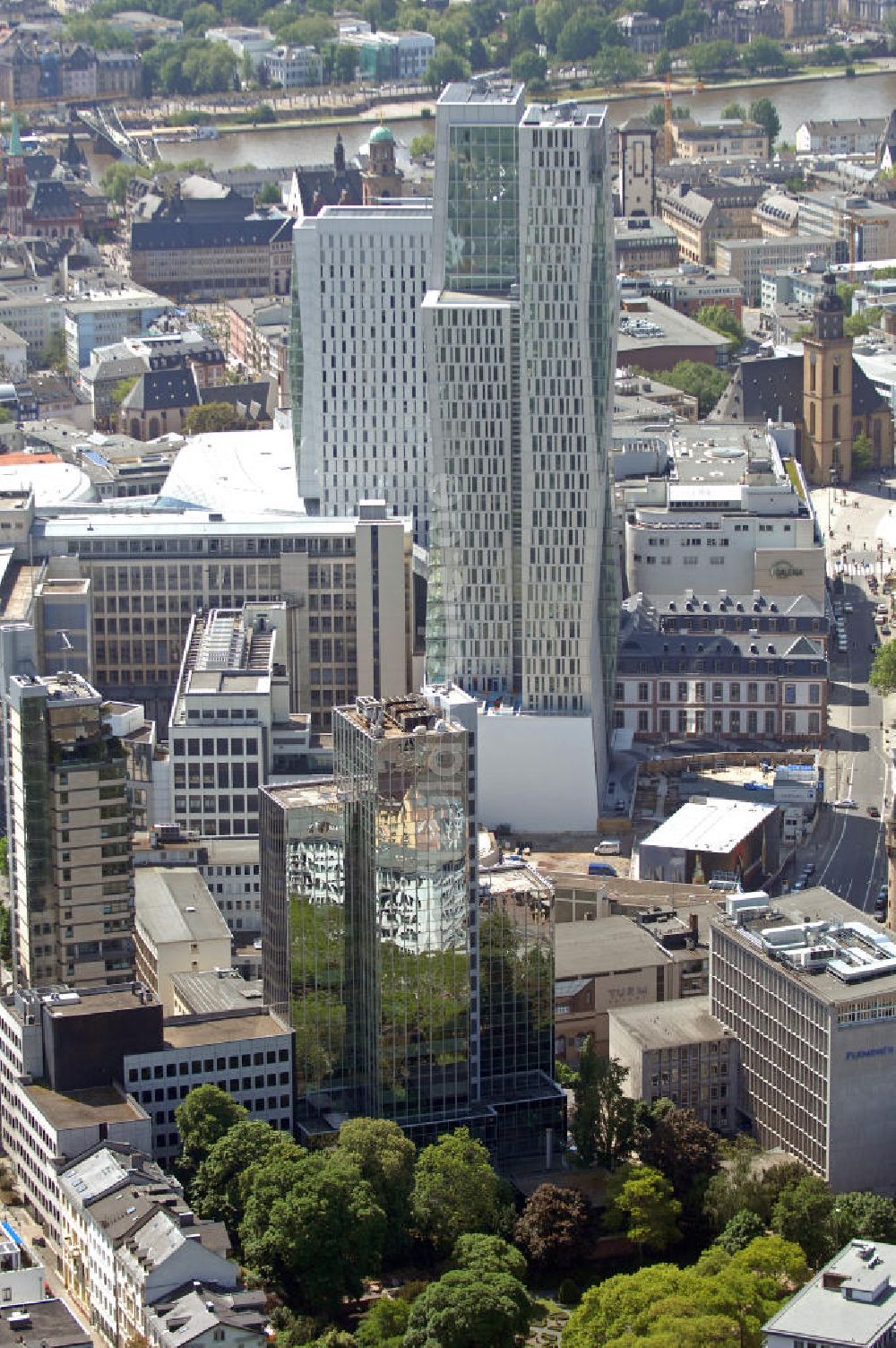 Frankfurt am Main von oben - Hochhäuser im Palais Quartier