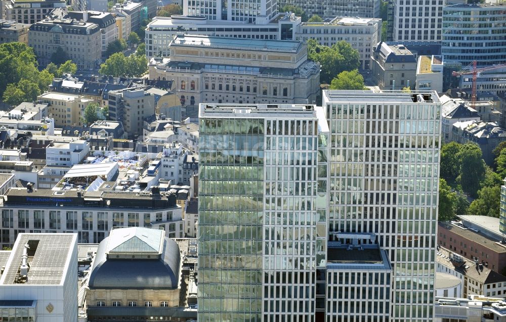 Frankfurt am Main von oben - Hochhäuser am Palais Quartier im Zentrum von Frankfurt / Main in Hessen