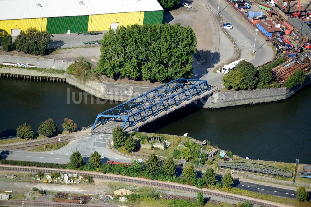 Hamburg aus der Vogelperspektive: Hochmannbrücke über den Roßkanal in Hamburg-Mitte / Steinwerder