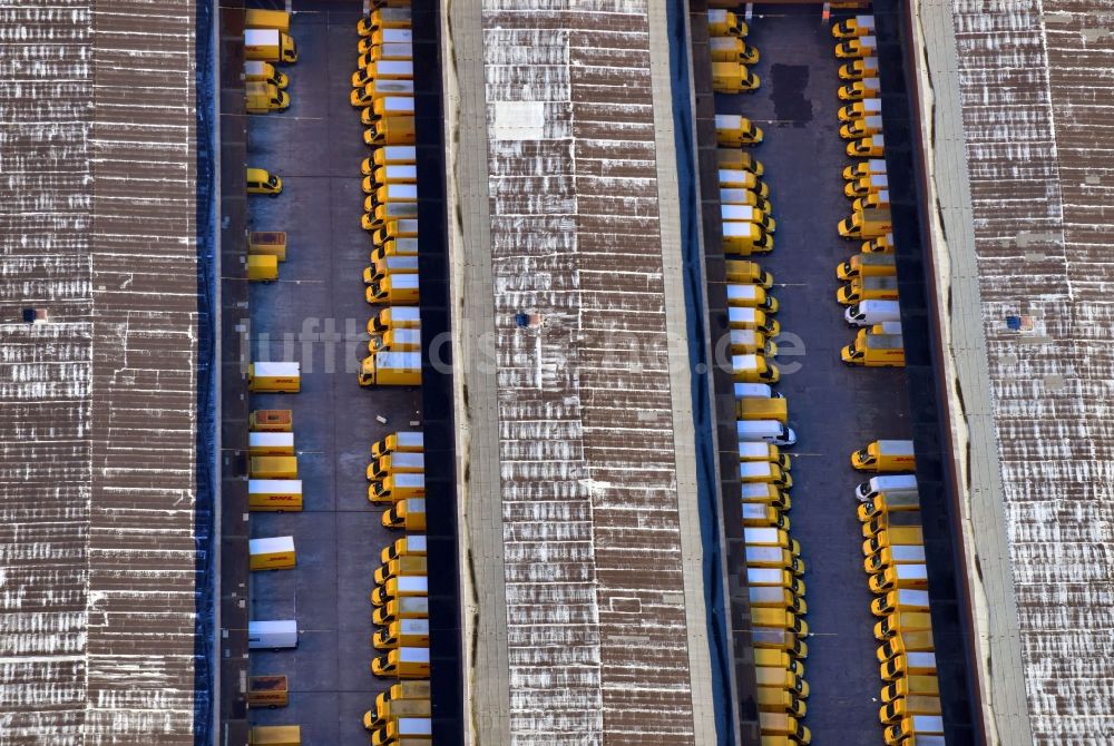 Hamburg von oben - Hochregal- Lager-Gebäudekomplex und Logistikzentrum auf dem Gelände der DHL AG - Deutsche Post im Ortsteil Altona in Hamburg, Deutschland