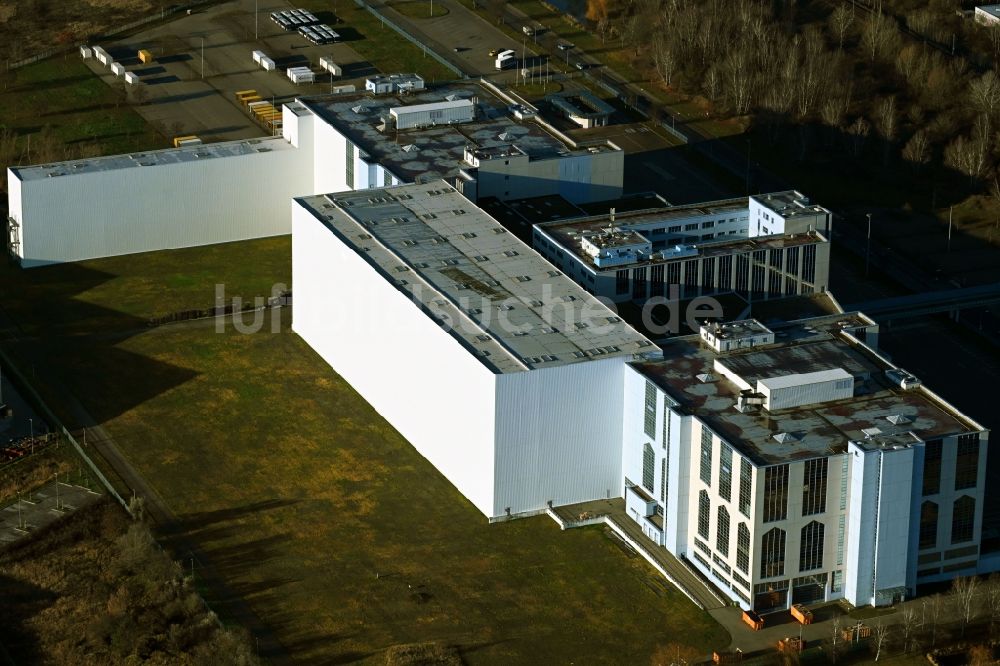 Falkensee von oben - Hochregal- Lager-Gebäudekomplex und Logistikzentrum auf dem Gelände der eCom Logistik GmbH in Falkensee im Bundesland Brandenburg, Deutschland