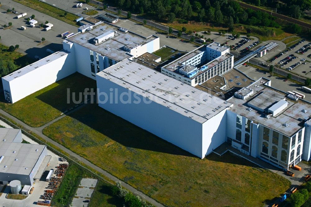 Luftbild Falkensee - Hochregal- Lager-Gebäudekomplex und Logistikzentrum auf dem Gelände der eCom Logistik GmbH in Falkensee im Bundesland Brandenburg, Deutschland