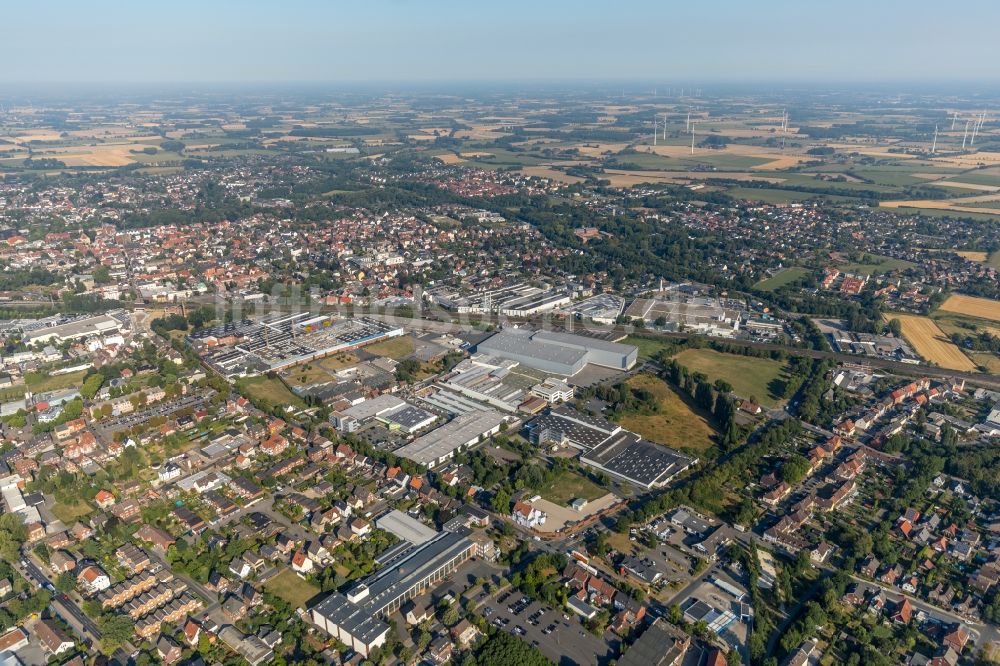 Ahlen aus der Vogelperspektive: Hochregal- Lager-Gebäudekomplex und Logistikzentrum auf dem Gelände der Franz Kaldewei GmbH & Co. KG in Ahlen im Bundesland Nordrhein-Westfalen, Deutschland