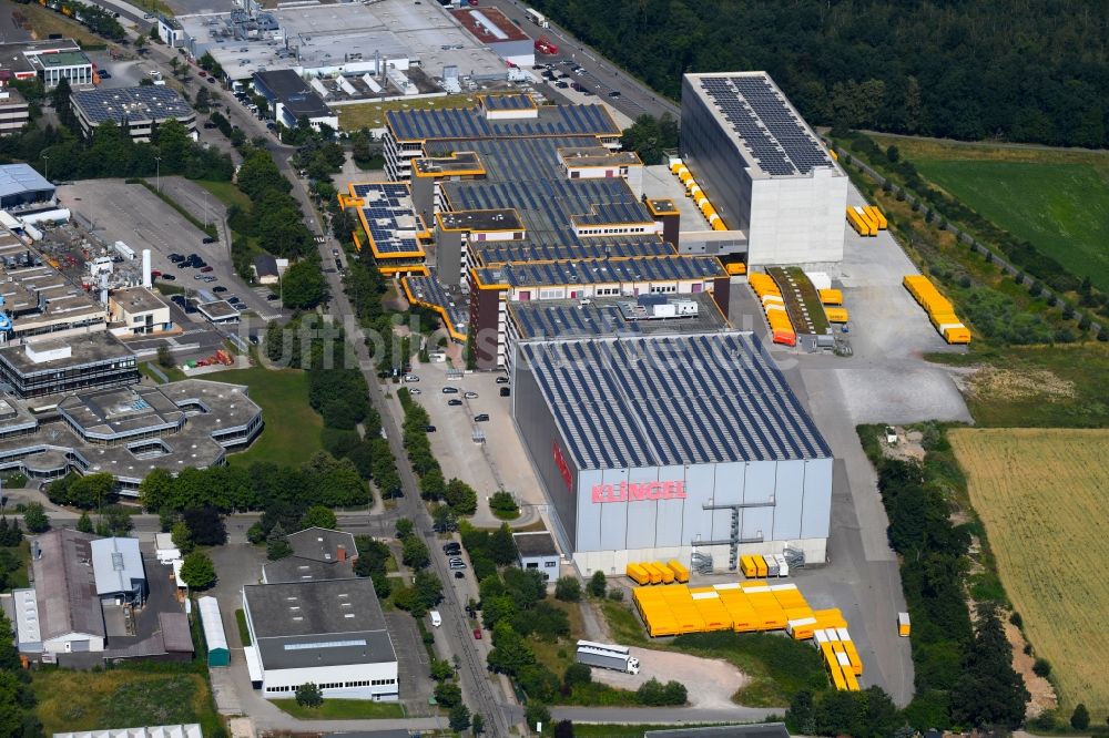 Pforzheim aus der Vogelperspektive: Hochregal- Lager-Gebäudekomplex und Logistikzentrum auf dem Gelände KLINGEL in Pforzheim im Bundesland Baden-Württemberg, Deutschland