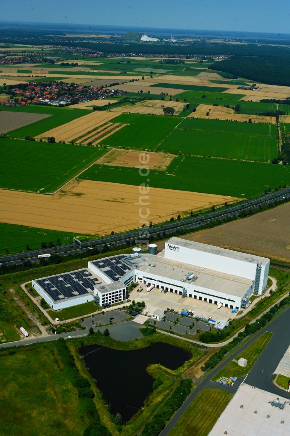 Luftbild Barsinghausen - Hochregal- Lager-Gebäudekomplex und Logistikzentrum auf dem Gelände der Laverana GmbH & Co. KG in Barsinghausen im Bundesland Niedersachsen, Deutschland