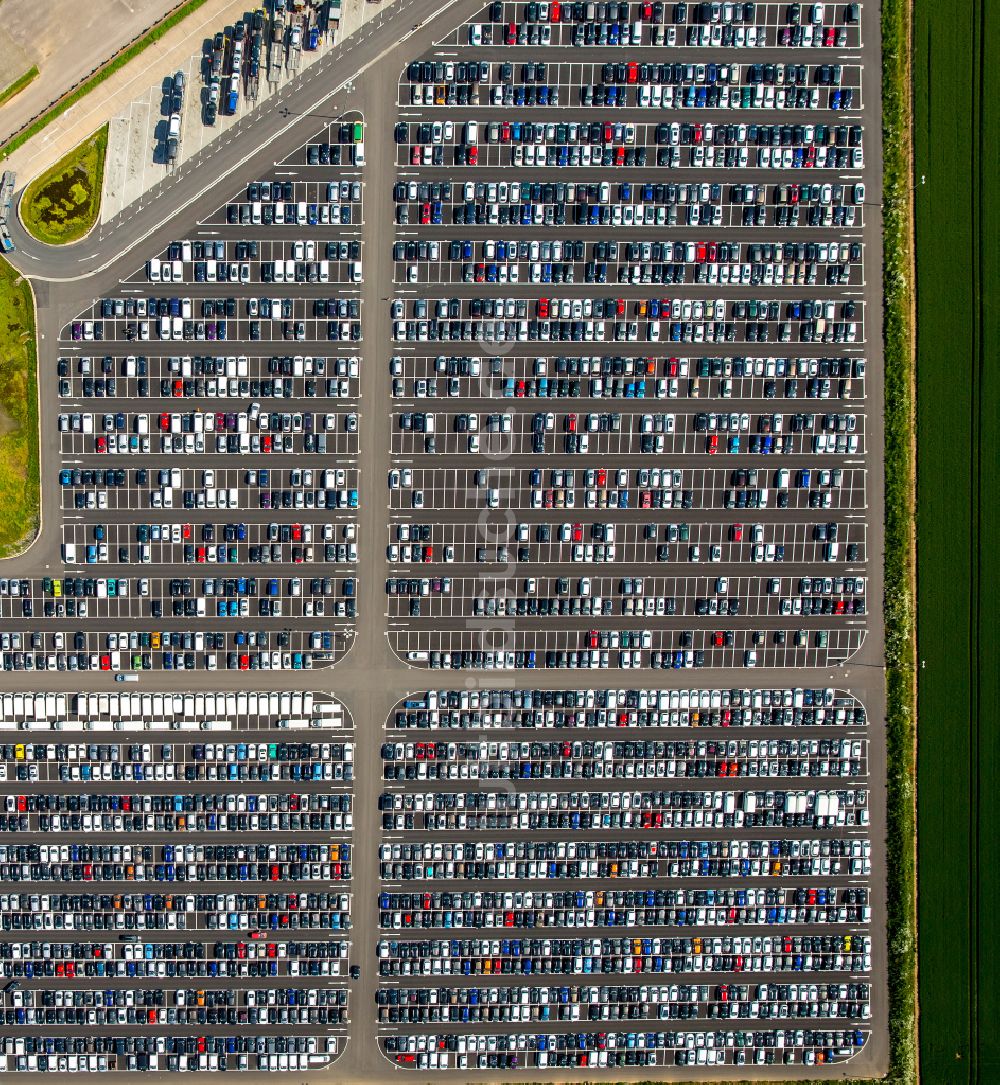 Luftaufnahme Zülpich - Hochregal- Lager-Gebäudekomplex und Logistikzentrum auf dem Gelände der Wallenius Wilhelmsen ASA in Zülpich im Bundesland Nordrhein-Westfalen, Deutschland