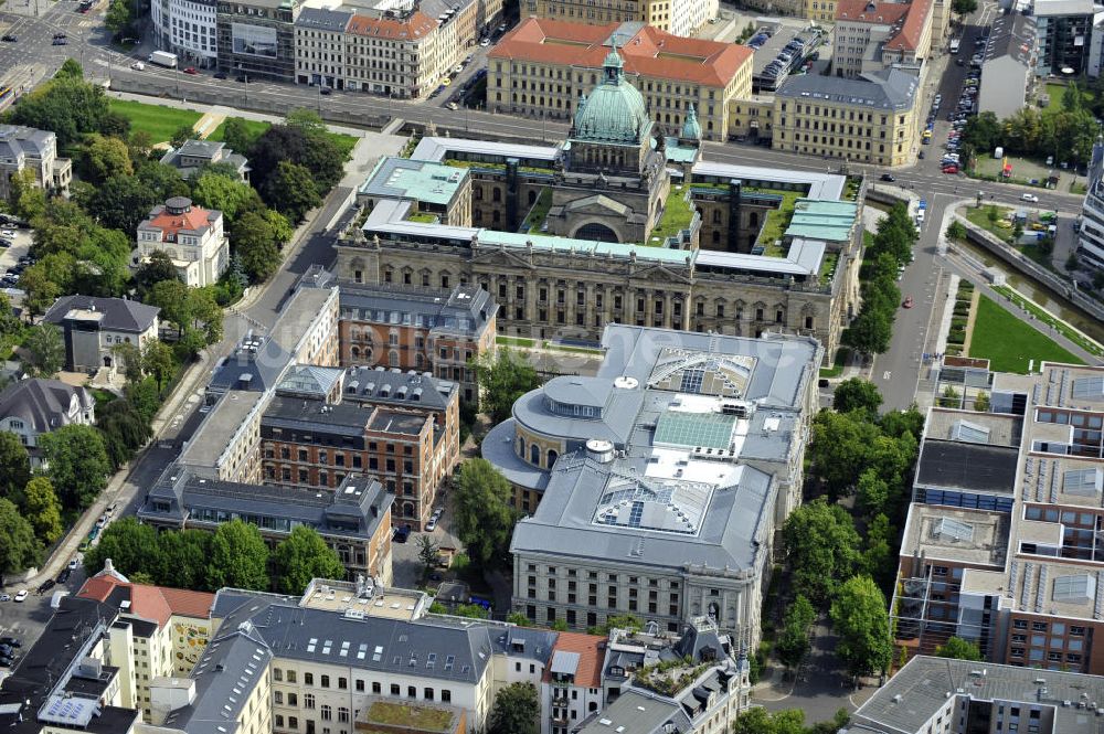 Leipzig aus der Vogelperspektive: Hochschule für Grafik und Buchkunst und die Universitätsbibliothek Leipzig, Sachsen