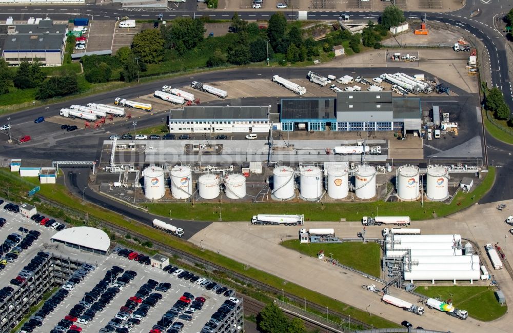 Luftbild Düsseldorf - Hochtanks- Tanklager auf dem Gelände des Flughafen in Düsseldorf im Bundesland Nordrhein-Westfalen