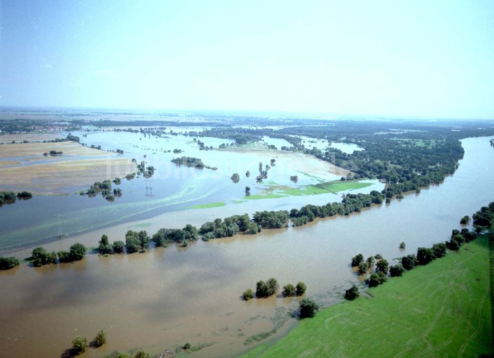 Luftaufnahme Magdeburg - 16.08.2002 Hochwasser am Elbebereich Magdeburg