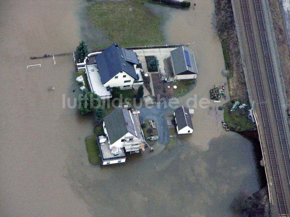 Luftbild Bad Schandau - Hochwasser entlang der Bahnstrecke nach Krippen