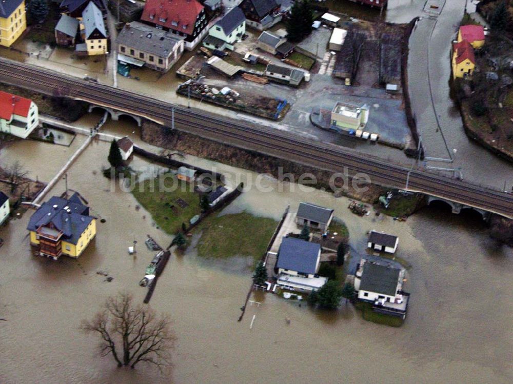 Luftaufnahme Bad Schandau - Hochwasser entlang der Bahnstrecke nach Krippen