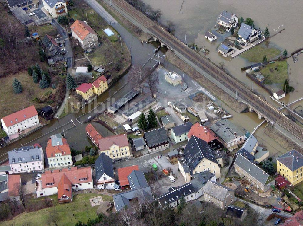 Luftbild Bad Schandau - Hochwasser entlang der Bahnstrecke nach Krippen