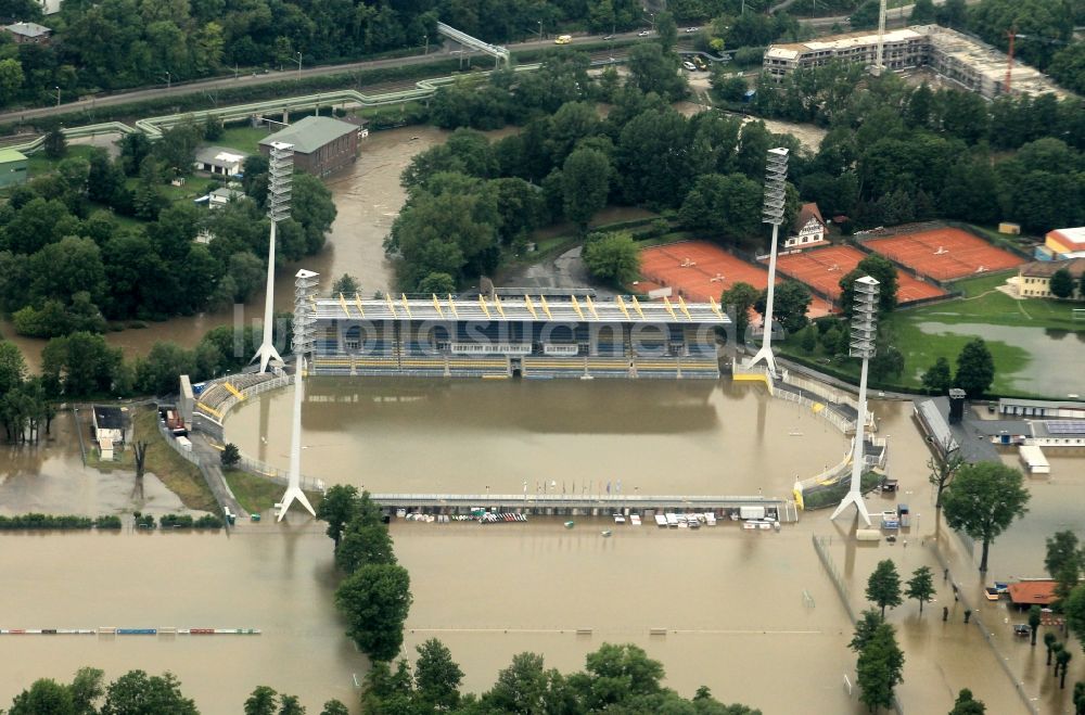 Luftaufnahme Jena - Hochwasser Flut Katastrophe mit Überflutung des Ernst-Abbe-Sportfeld / Stadion in der Oberaue in Jena im Bundesland Thüringen